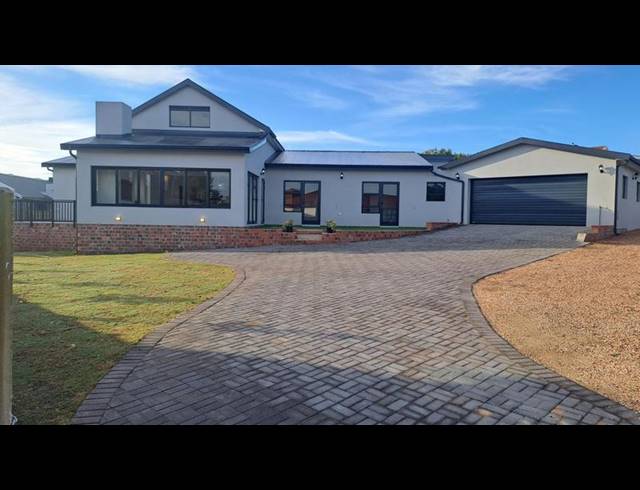 4 BEDROOM HOUSE FOR SALE IN STILBAAI-WES